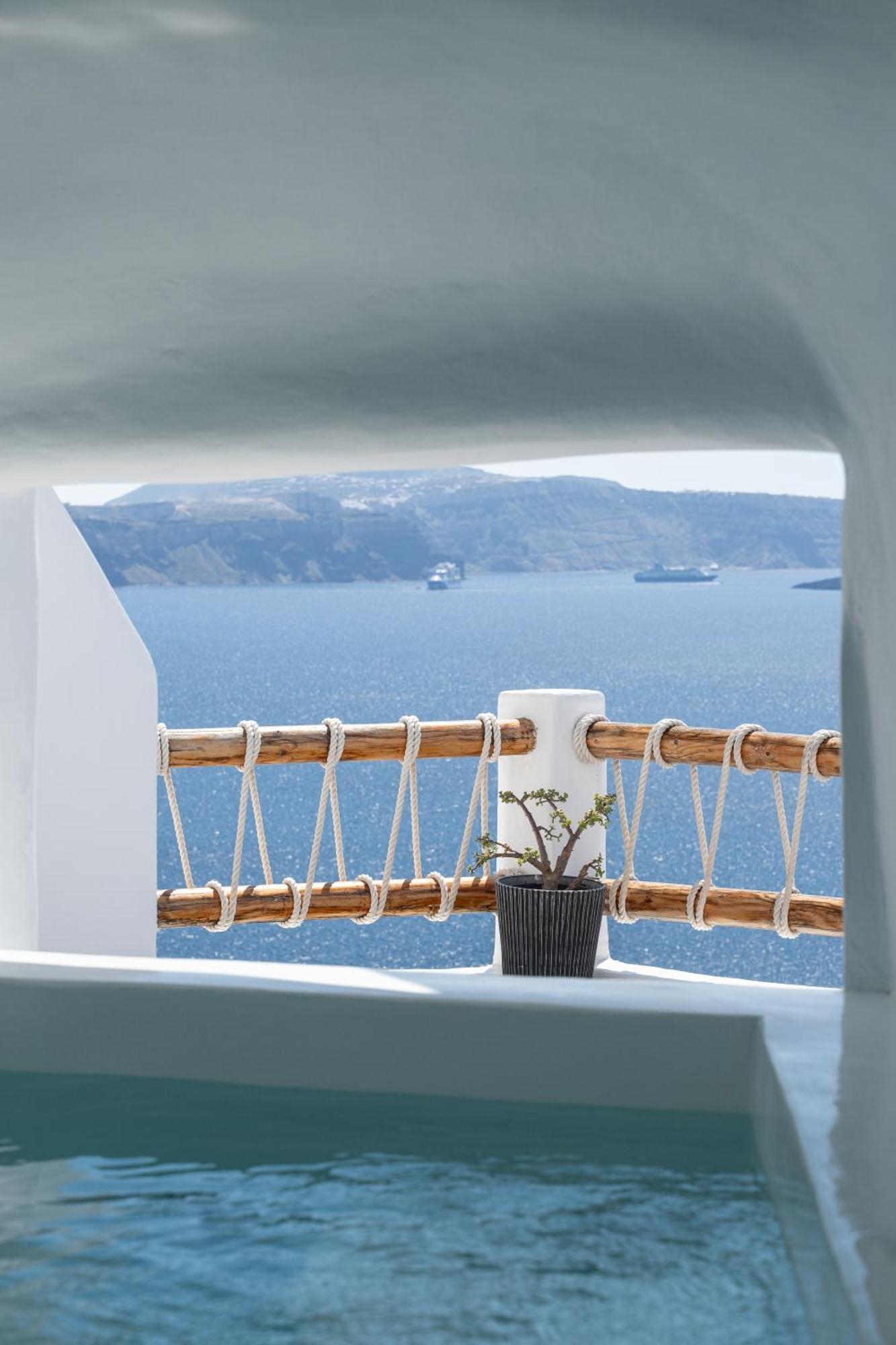 Luxus Vip Suites Иа Екстериор снимка